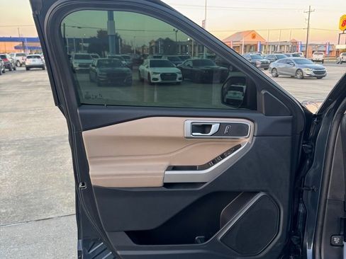 Used 2023 Ford Explorer XLT w/ Equipment Group 202A image 7