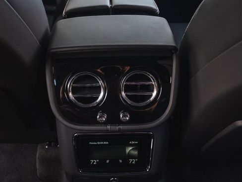 Used 2024 Bentley Bentayga image 16