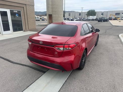 Used 2021 Toyota Corolla LE FWD image 3