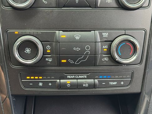 Used 2019 Ford Explorer XLT FWD image 24