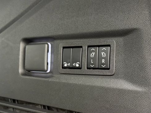 Used 2023 Chevrolet Tahoe High Country w/ Advanced Technology Package AWD/4WD image 43