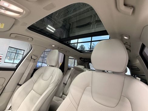 Used 2024 Volvo XC60 T8 Ultimate image 25