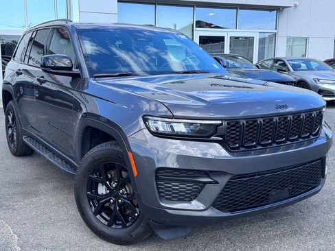 Used 2024 Jeep Grand Cherokee Altitude RWD image 1