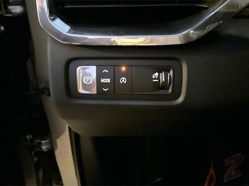 Used 2025 GMC Acadia Elevation image 15