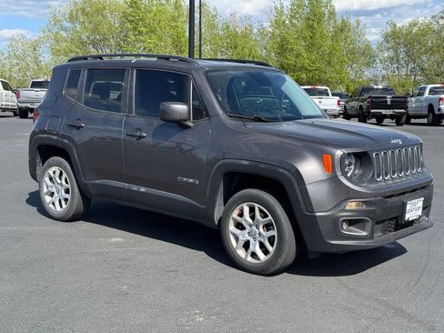 Used 2017 Jeep Renegade Latitude AWD/4WD image 9