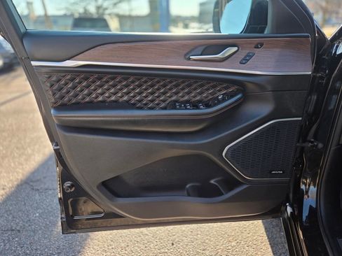 Used 2022 Jeep Grand Cherokee L Summit w/ Luxury Tech Group V image 13