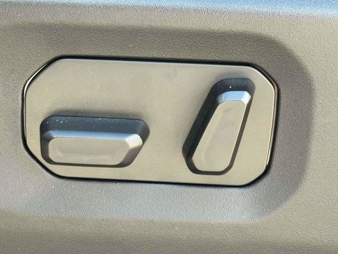 Used 2025 Jeep Wrangler Unlimited Sahara AWD/4WD image 16