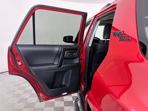 Used 2017 Toyota 4Runner TRD Off-Road Premium AWD/4WD image 12