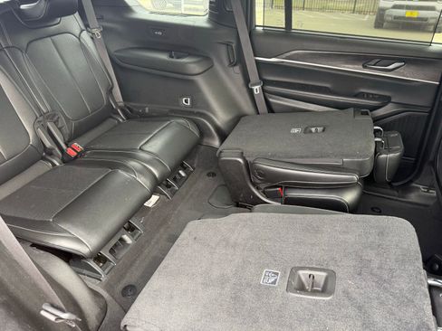 Used 2024 Jeep Grand Cherokee L Limited w/ Luxury Tech Group II image 23