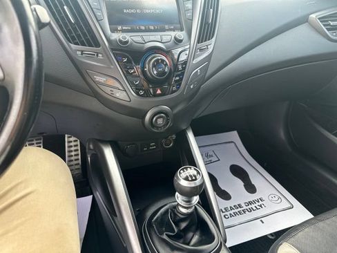 Used 2015 Hyundai Veloster Turbo FWD image 35