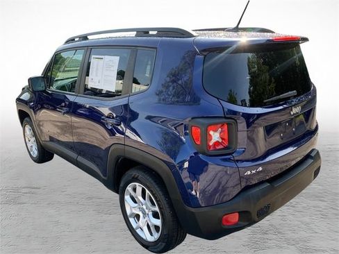 Used 2016 Jeep Renegade Latitude w/ Cold Weather Group AWD/4WD image 5