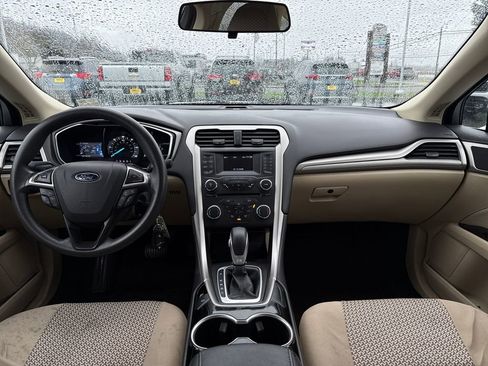 Used 2015 Ford Fusion SE image 12