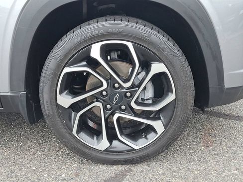 Used 2024 Chevrolet Trax RS w/ Sunroof Package FWD image 11