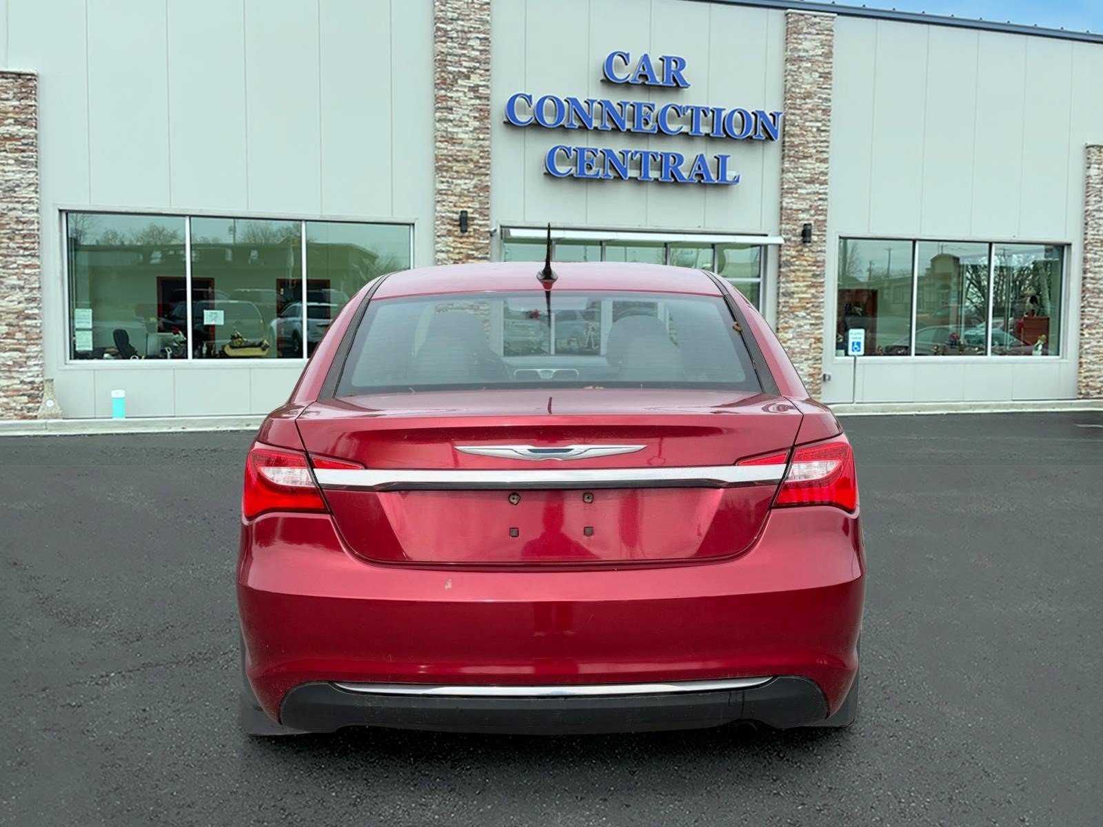 Used 2012 Chrysler 200 Touring FWD image 3