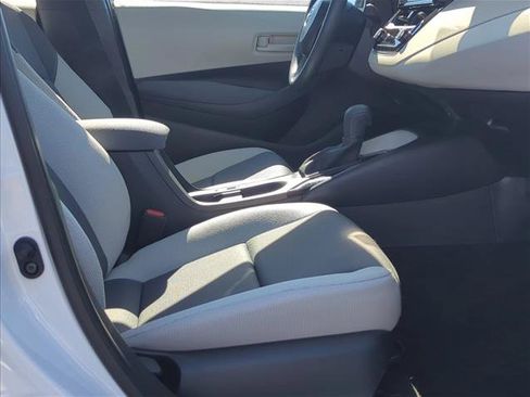 Used 2025 Toyota Corolla LE w/ Convenience Package FWD image 18