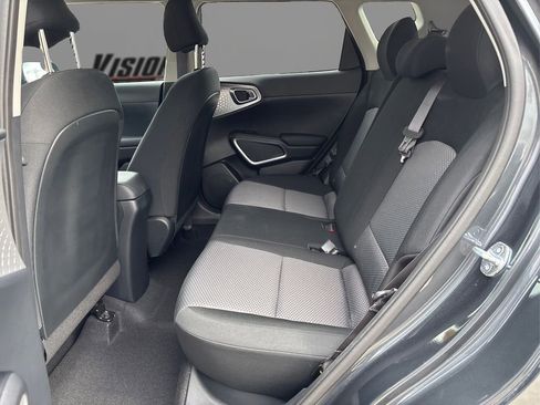 Used 2023 Kia Soul LX image 10