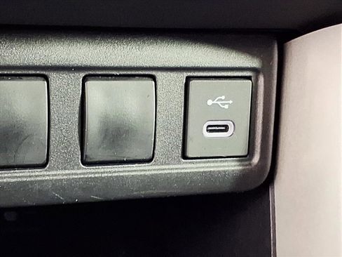 Used 2025 Toyota Corolla Cross SE image 19