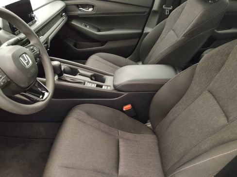 Used 2023 Honda Accord EX image 17