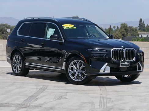 Used 2025 BMW X7 xDrive40i w/ Premium Package AWD/4WD image 1