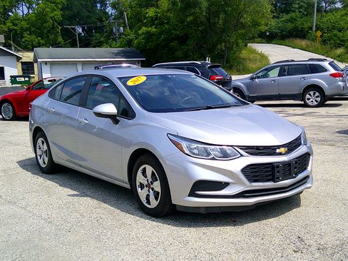 Used 2017 Chevrolet Cruze LS image 3