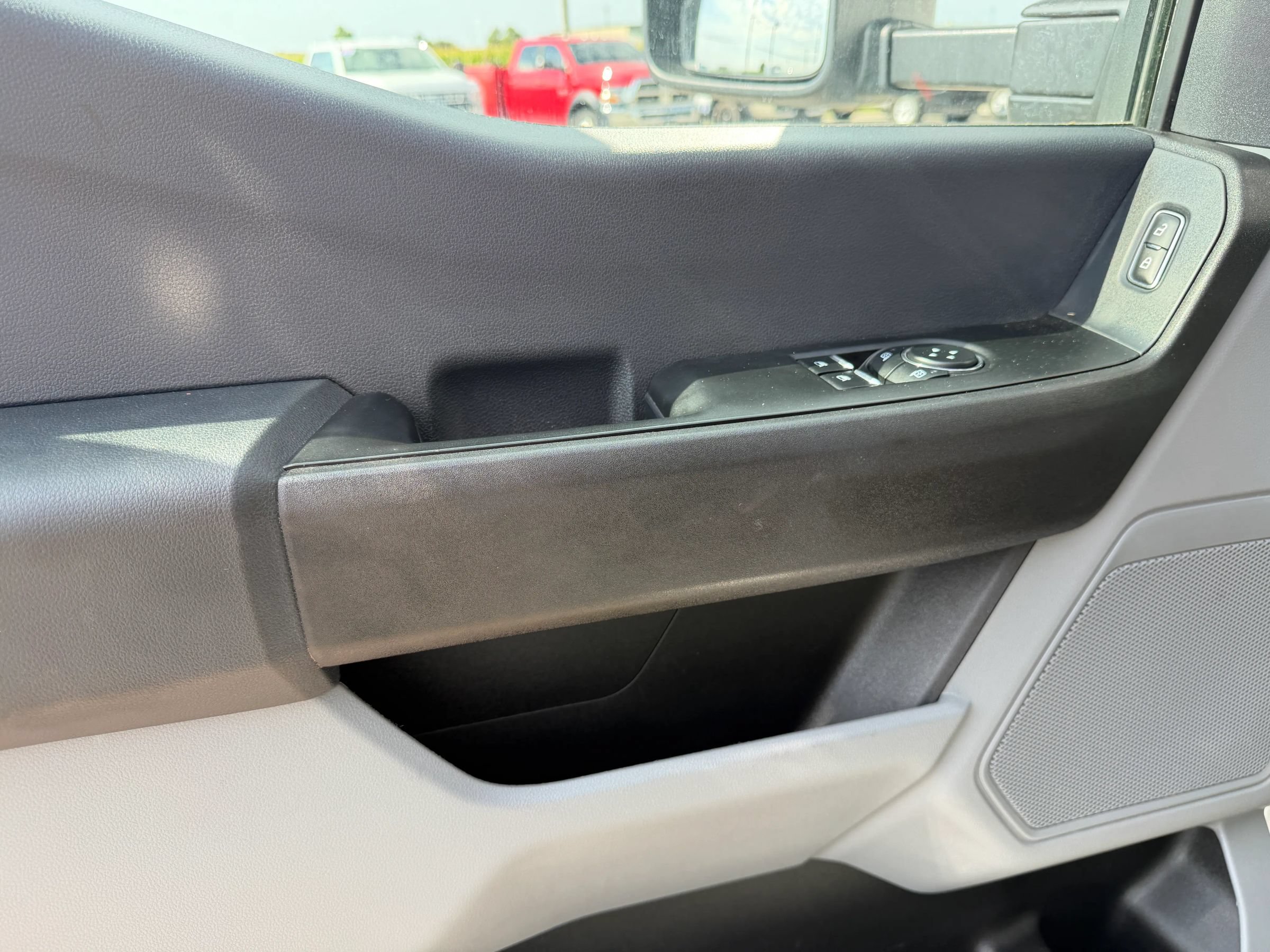 Used 2024 Ford F550 4x4 Regular Cab Super Duty image 20