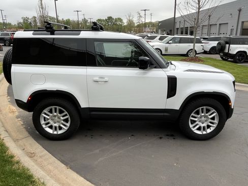 Used 2025 Land Rover Defender 90 S image 8