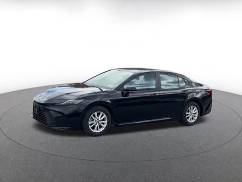 Used 2025 Toyota Camry LE image 8