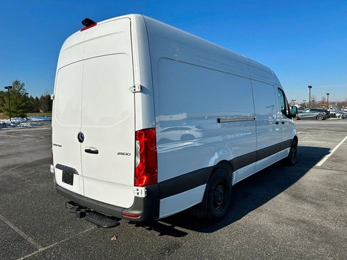 Used 2025 Mercedes-Benz Sprinter 2500 image 4