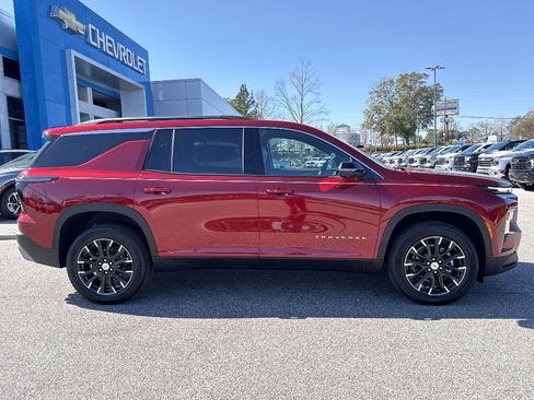 New 2026 Chevrolet Traverse LT w/ Sun and Wheel Package FWD image 2