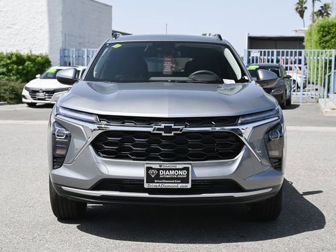 New 2026 Chevrolet Trax LT w/ LPO, Blackout Package FWD image 2
