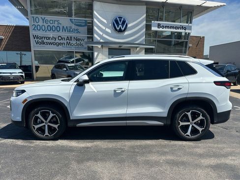 New 2025 Volkswagen Tiguan SE image 1