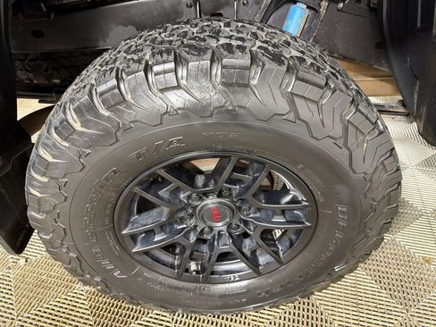 Used 2020 Toyota Tacoma TRD Off-Road w/ Technology Package image 17