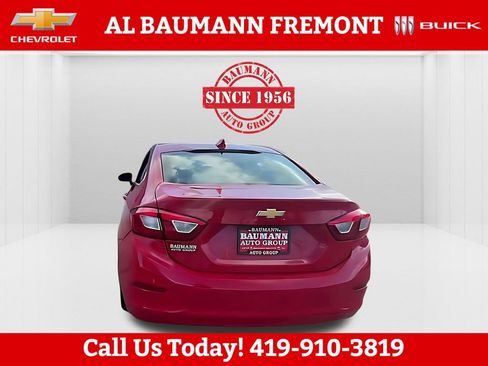 Used 2018 Chevrolet Cruze LT image 2