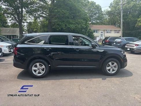Used 2022 Kia Sorento LX AWD/4WD image 11