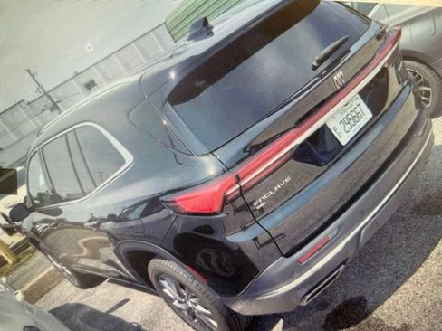 Used 2025 Buick Enclave Preferred AWD/4WD image 3