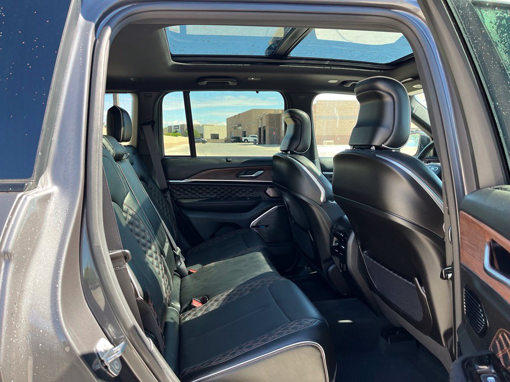 Used 2022 Jeep Grand Cherokee Summit w/ Advanced Protech Group IV AWD/4WD image 19