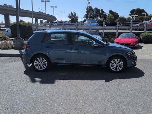 Used 2018 Volkswagen Golf SE FWD image 5