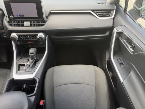 Used 2025 Toyota RAV4 XLE FWD image 16