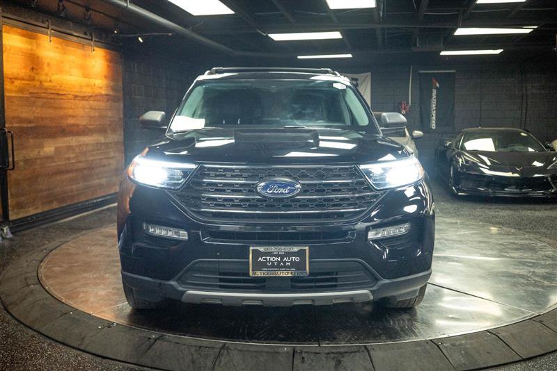 Used 2023 Ford Explorer XLT w/ Equipment Group 202A AWD/4WD image 4