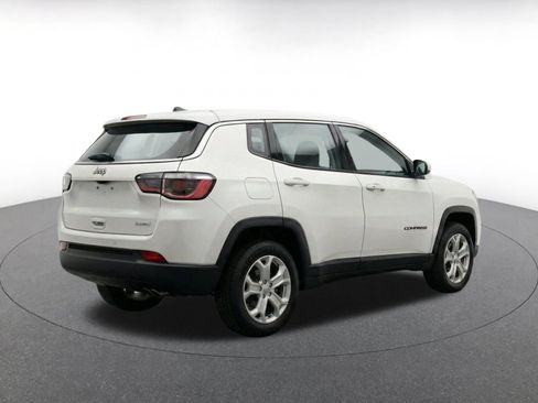 Used 2025 Jeep Compass Latitude AWD/4WD image 11