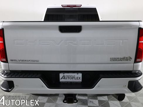Used 2024 Chevrolet Silverado 2500 High Country w/ Technology Package AWD/4WD image 6