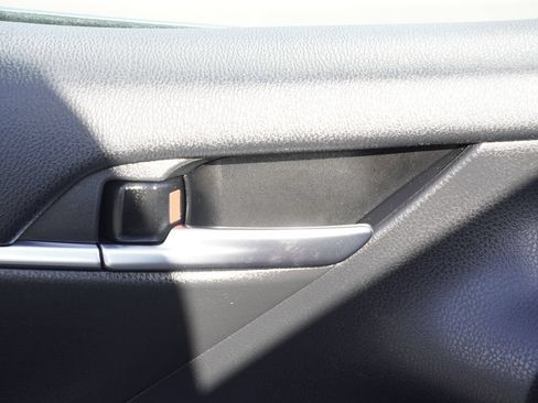 Used 2024 Toyota Camry SE FWD image 11