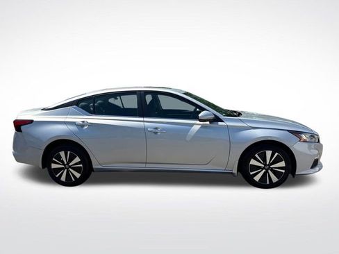 Used 2022 Nissan Altima 2.5 SV w/ SV Premium Package image 7