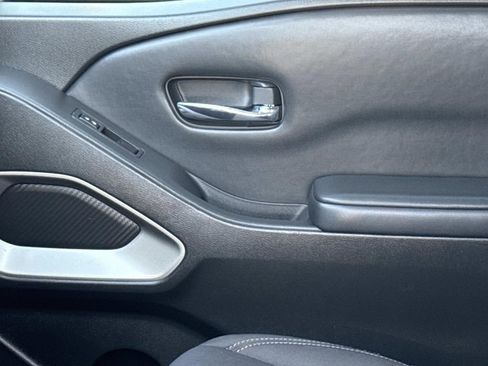 Used 2022 Nissan Frontier SV image 21