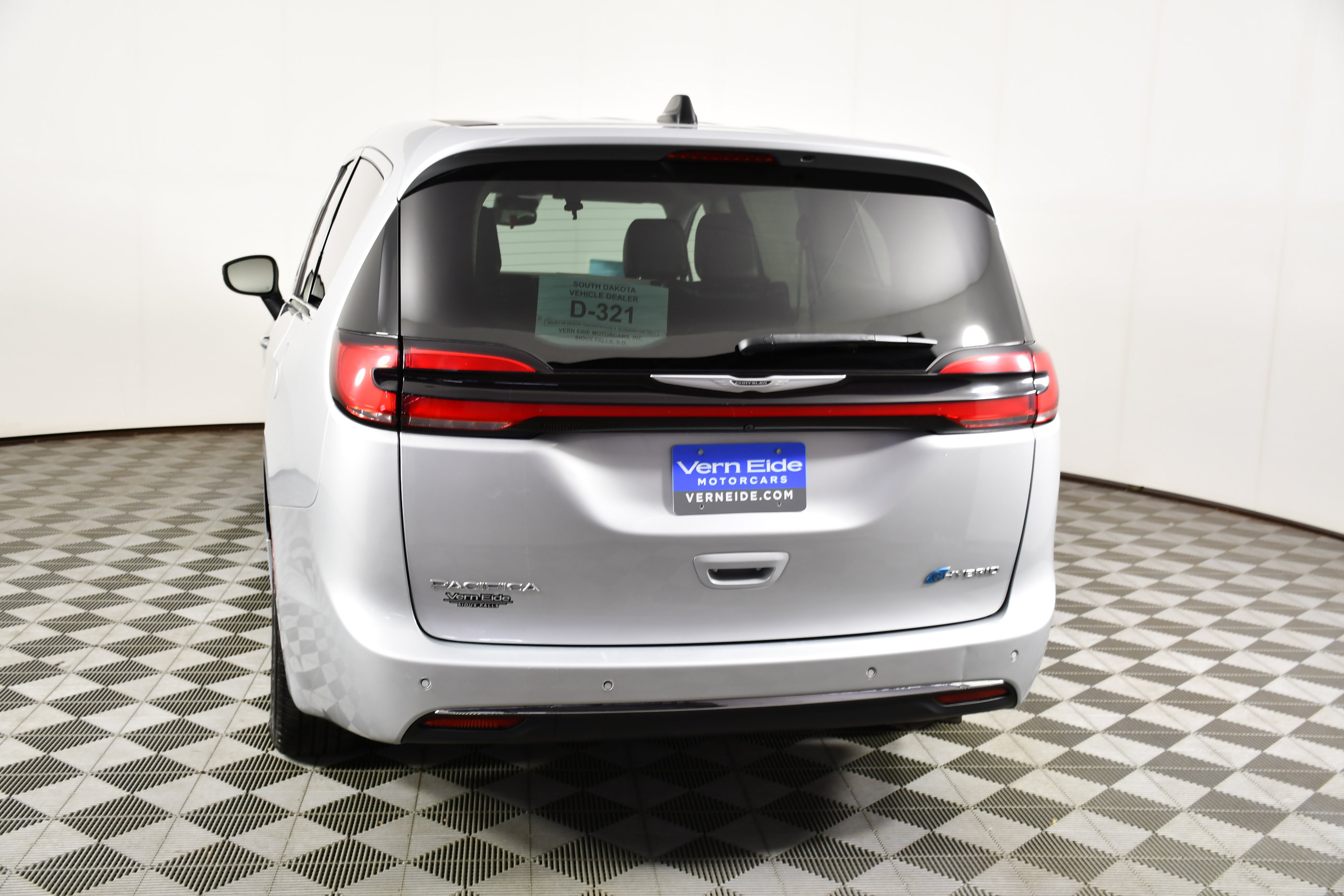 Used 2023 Chrysler Pacifica Touring-L FWD image 7