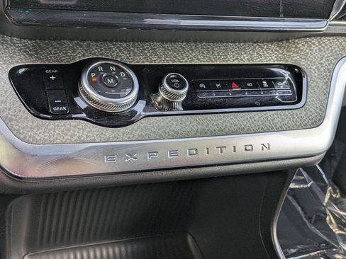 Used 2025 Ford Expedition Tremor AWD/4WD image 23