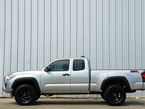 Used 2022 Toyota Tacoma SR w/ SX Package image 8