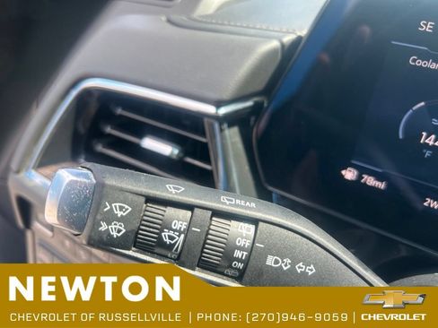 Used 2025 Chevrolet Suburban Z71 w/ Comfort Package AWD/4WD image 16