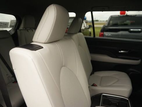 Used 2026 Toyota Grand Highlander FWD image 18