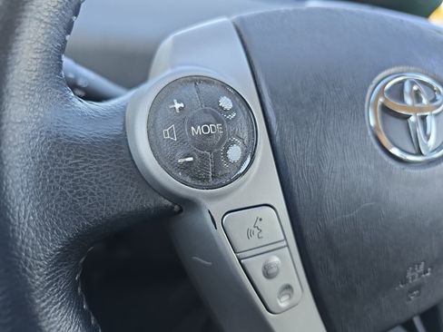 Used 2014 Toyota Prius V Five image 16